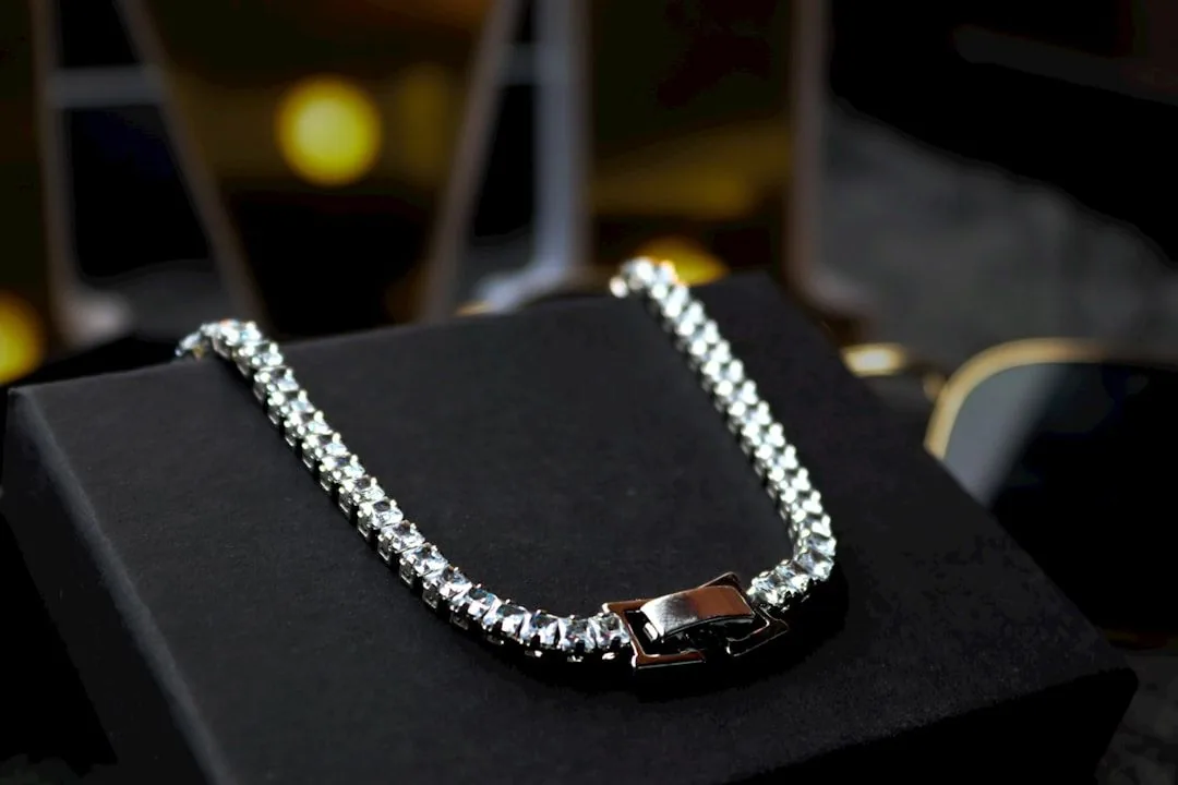 Symbolbild Schmuck und Uhren